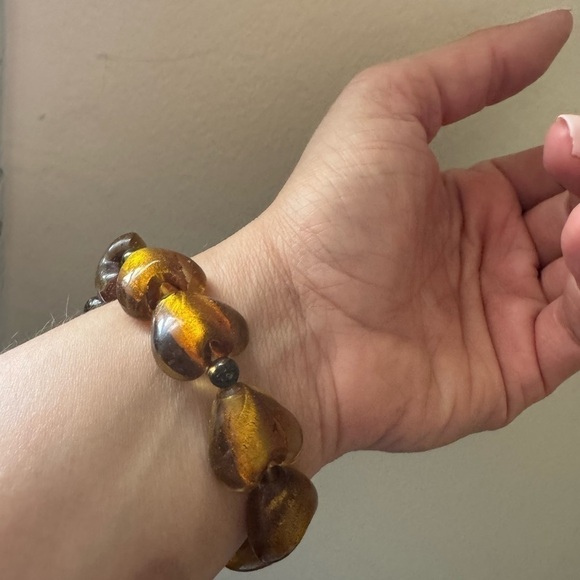 Yellow / gold toned heart costume bracelet - Picture 4 of 5